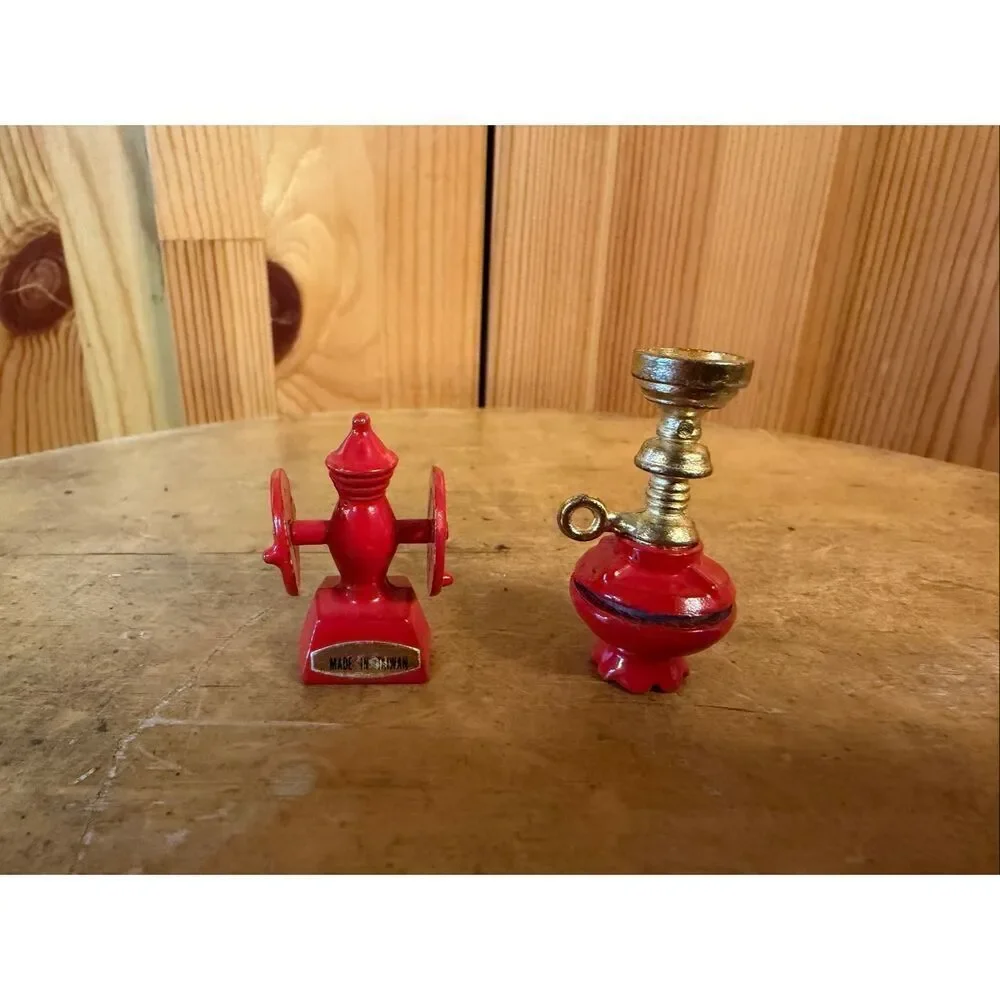 Dollhouse Miniatures Coffee Grinder & Lamp Accessories Lot (6701)